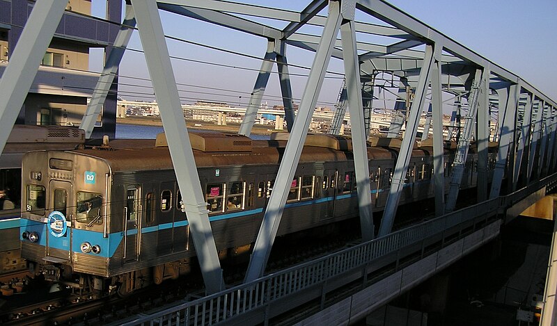 File:Tokyo Metro 5-line 5000 with finish head mark.jpg