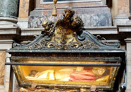 Tomb Pius V SM Maggiore n2