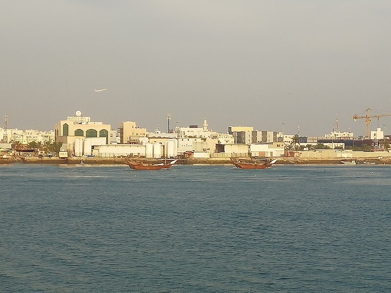 File:Traditional Bahrain boats.jpg