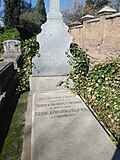 Miniatuur voor Bestand:Tumba de José Ontañón Arias y familia, cementerio civil de Madrid.jpg