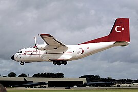 L'un des avions de support de l'équipe, un C-160D Transall de l'armée de l'air turque, au moment de son atterrissage en 2008