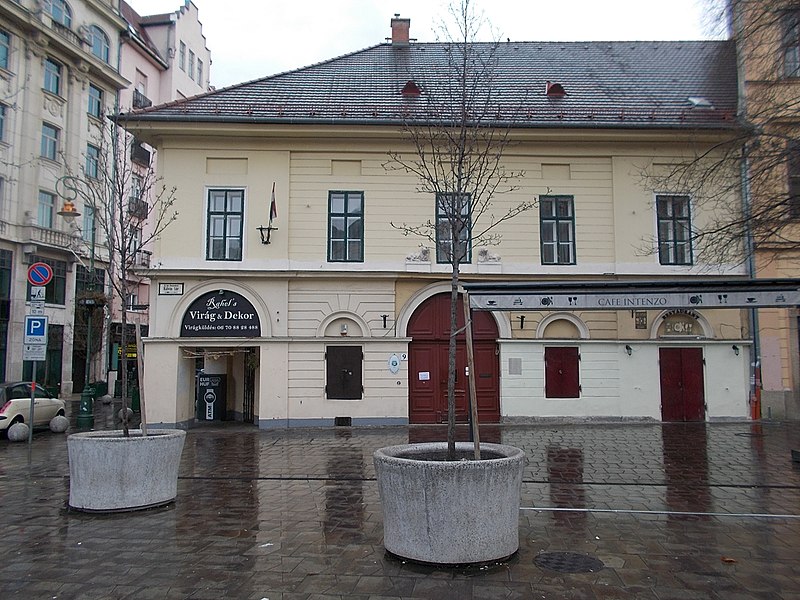 File:Two lions house, Rector's Office, Kalvin Square, 2016 Ferencvaros.jpg