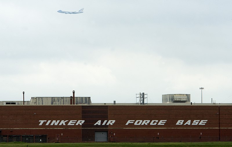 File:U.S. Air Force One carrying the President Barack Obama is preparing to land at Tinker Air Force Base en route to see the damage caused by the recent tornadoes, Okla., May 26, 2013 130526-F-IE715-012.jpg