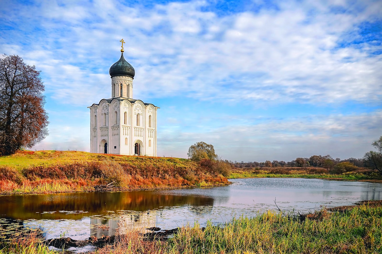 Покрова на Нерли во Владимире и Дмитриевский