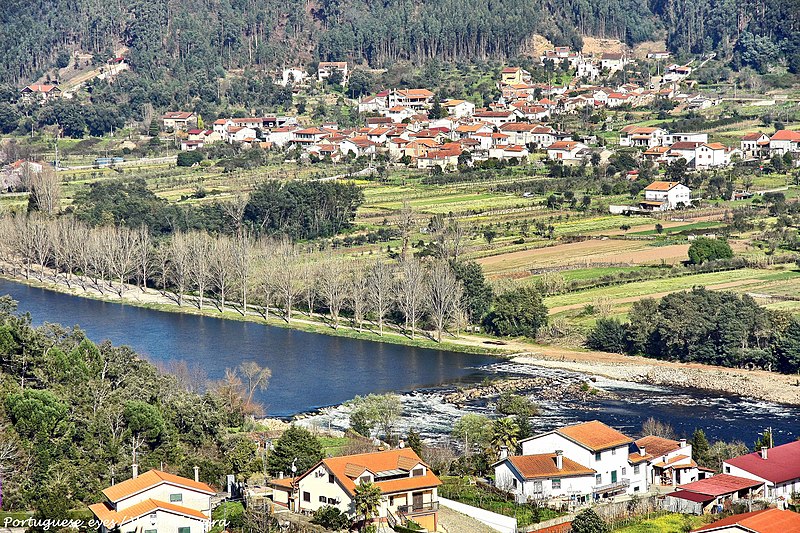 File:Vale do Rio Mondego - Penacova - Portugal (51023273528).jpg