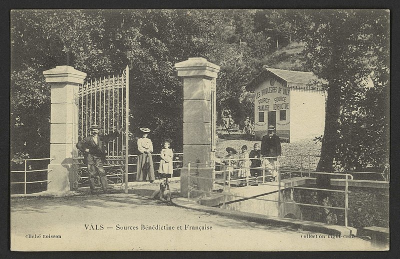 File:Vals - Sources Bénédictine et Française (34531169946).jpg