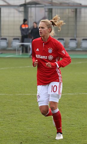 File:Vivianne Miedema BL FCB gg. 1. FFC Frankfurt Muenchen-4.jpg - Wikimedia Commons