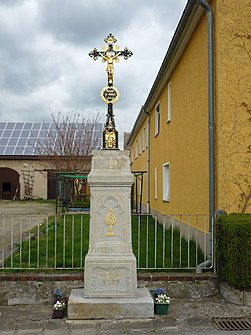 Przydrożny krzyż w granicach