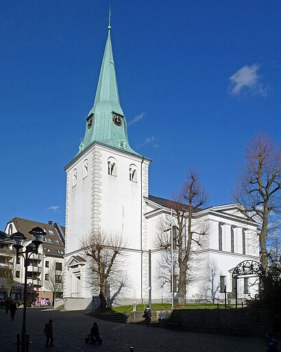 So kommt man zu der Walder Kirche mit den Öffentlichen - Mehr zum Ort Hier