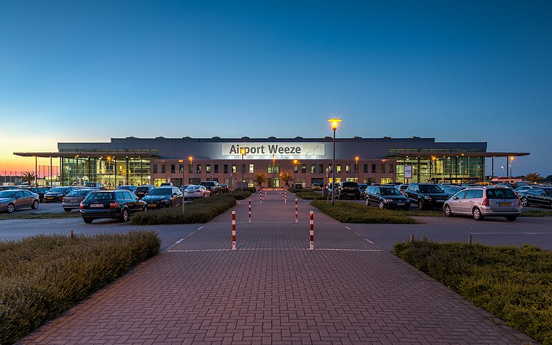 File:Weeze, Flughafen -- 2016 -- 2508-14.jpg