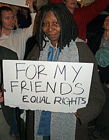 Whoopi Goldberg a New York nel 2008, per protestare contro il passaggio della Proposition 8 in California, al Lincoln Center