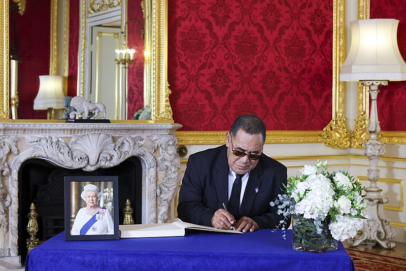 File:World Leaders - Book of Condolence for HM The Queen (52364046625).jpg