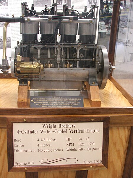 Tập tin:Wright brothers engine 17.jpg