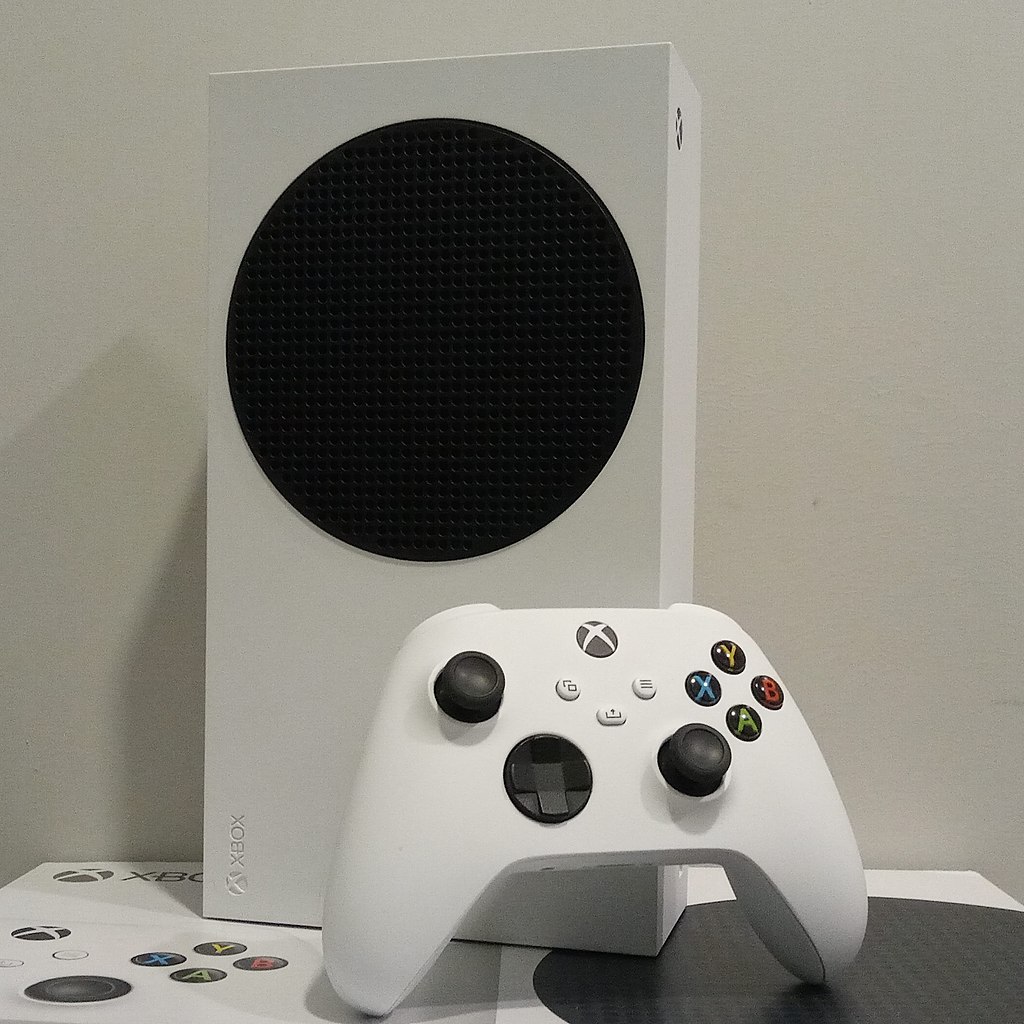 Archivo:Xbox Series S with controller.jpg - Wikipedia, la