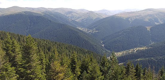 Yaylabaşı Köyü Taşlı Oba Yaylası Çobanmezarı mevkiinden Mulaga vadisi ve Üçgedik Köyü