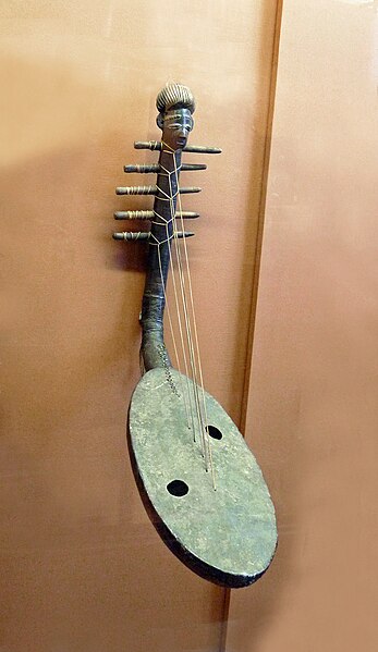 File:Zande-Harpe anthropomorphe-Musée royal de l'Afrique centrale.jpg