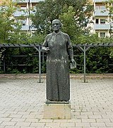 Памятник Кларе Цеткин в Нойбранденбурге