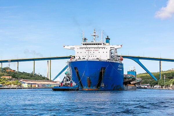 Cosco Shipping Zhi Yan Kou in Curaçao carrying three smaller vessels on board.