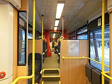 Inneneinrichtung der Be 4/6, die der längeren Fahrzeit gegenüber einem städtischen Tram angepasst ist.