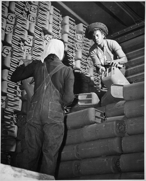 File:"... women employed at Savannah Quartermaster Depot, Savannah, Georgia.", ca. 1943 - NARA - 522887.tif