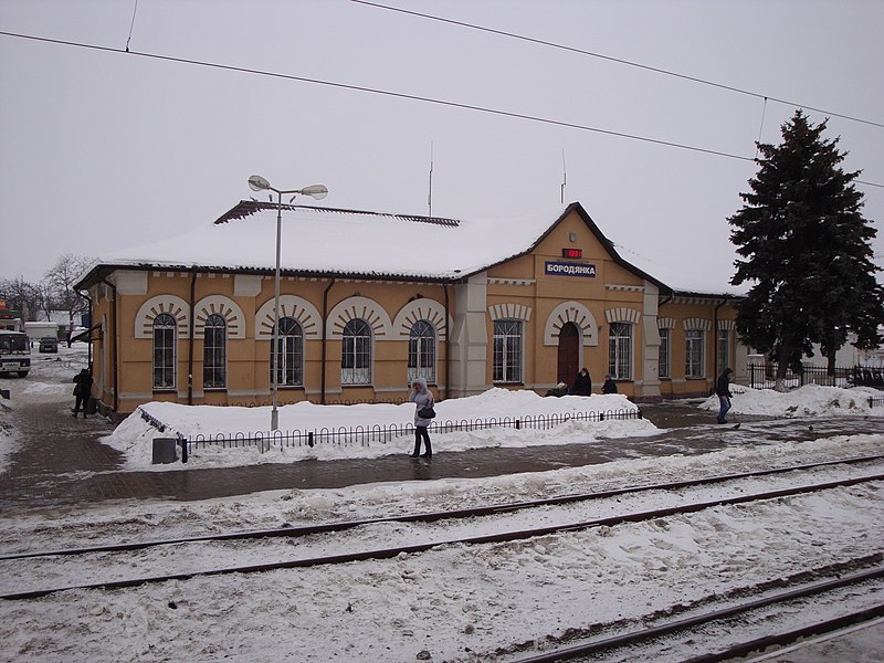 File:Вокзал станции Бородянка 2277558.jpeg