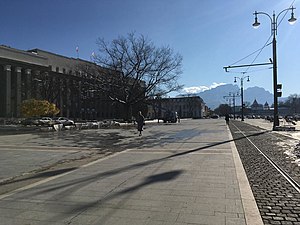 Frihetstorget i Vladikavkaz och byggnaden av House of Soviets.jpg