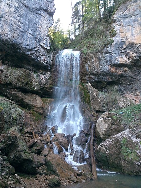 File:Университетский водопад.jpg