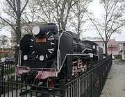 Stoomlocomotief D51-22 op het voorplein van Joezjno-Sachalinsk (2021).