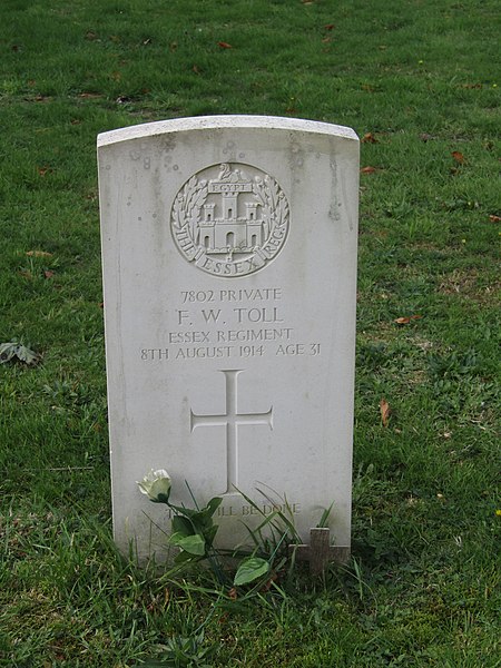 File:-2019-10-02 CWGC gravestone, Private F.W. Toll, Essex Regiment, Cromer town cemetery.JPG