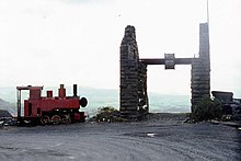 0-6-0T loco & berkelok-kelok gigi, Gloddfa Ganol, N Wales 12.8.1992 (10196703305).jpg