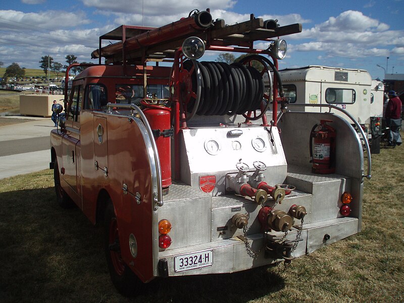 File:1960 Land Rover fire truck - Snowy Mountains Hydro-Electric Authority (5083110905).jpg