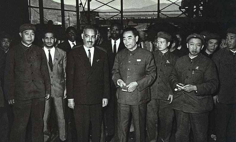 File:1968-01 1967年10月 毛里塔尼亚元首莫克塔尔·乌尔德·达达赫与周恩来参观首都钢铁公司.jpg