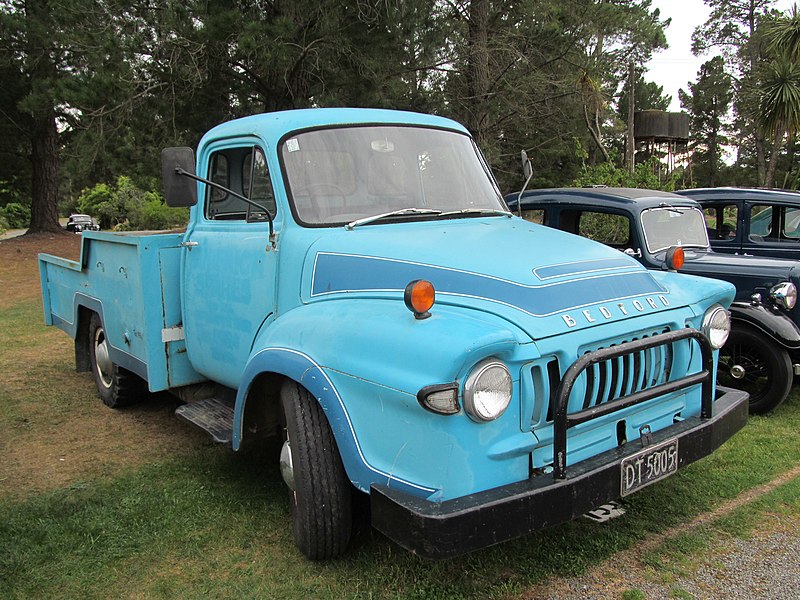 File:1968 Bedford J1 (32552343003).jpg