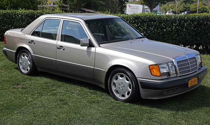 File:1992 Mercedes-Benz 500E (W124.036), front right.jpg