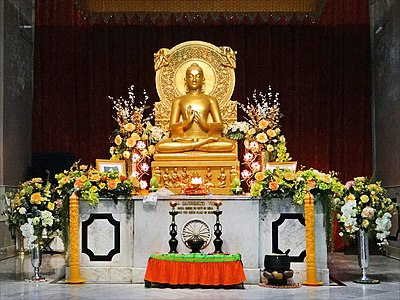 A replica of the Buddha Preaching his First Sermon sculpture, located in the modern Mulagandha Kuty Vihara