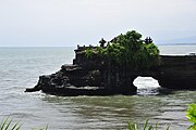 Tanah Lot: Sejarah, Lokasi, Hari raya