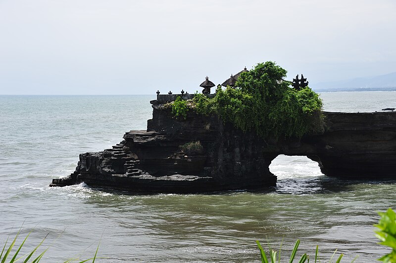 File:1 pura batu balong tanah lot.jpg