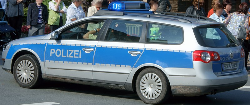 File:20090720 VW Passat Variant FuStW Polizei NRW PB LED.JPG