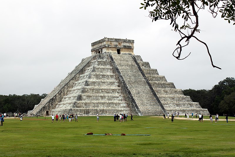 File:2014-01-03 Chichén Itzá, Kukulcán-Pyramide anagoria.JPG