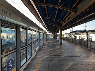 <span class="mw-page-title-main">Singiloncheon station</span> Metro station in Ansan, South Korea