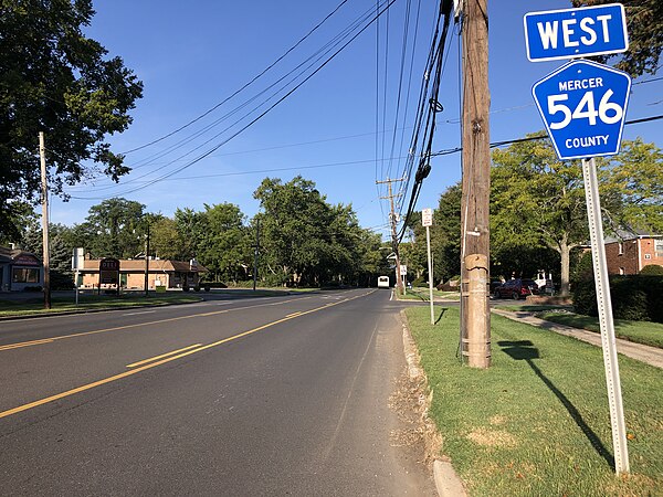 View west along CR 546 at its eastern terminus at US 1 in Lawrence Township