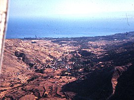 Aşağı Pirgo'nun tepeden görünümü, 1998