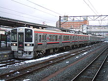 電化区間で運用される、「あかべぇ塗色」の719系 （2008年1月14日 会津若松駅）