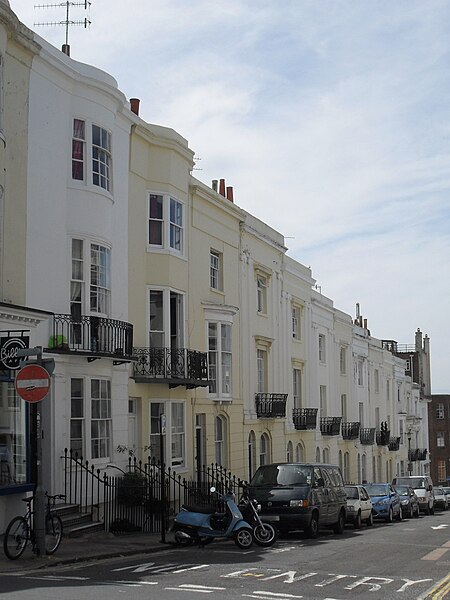 File:8–28 Hampton Place, Brighton (IoE Code 481960).jpg