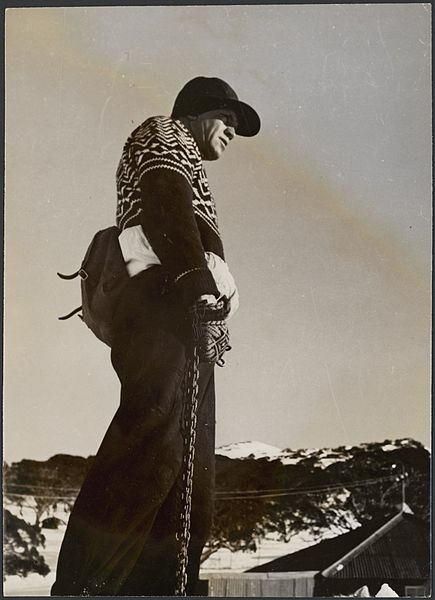 File:A man with rope tow chain on ski slopes, Snowy Mountains Region, New South Wales, ca. 1942. (9287598059).jpg