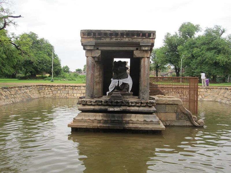 File:A stone fixture in a pond.jpeg