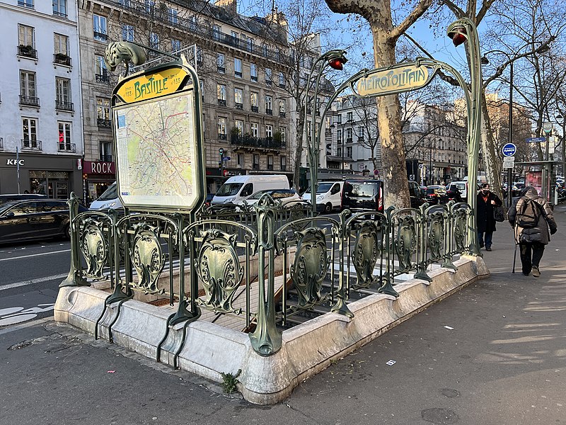 File:Accès Station Métro Bastille Boulevard Beaumarchais - Paris XI (FR75) - 2021-12-21 - 2.jpg