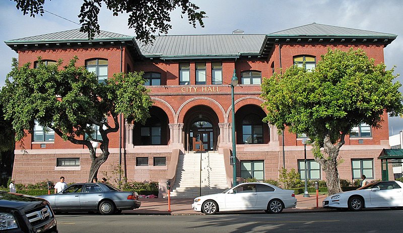 File:Alameda City Hall (Alameda, CA).JPG