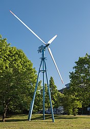 Deutsch: Historische Windenergie-Anlage vom Typ „Allgaier Hütter WE 10/G6“. English: Historic wind energy plant, Type "Allgaier Hütter WE 10/G6".