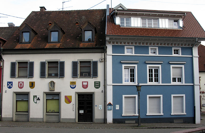 File:Altes Rathaus-Hirschen.jpg